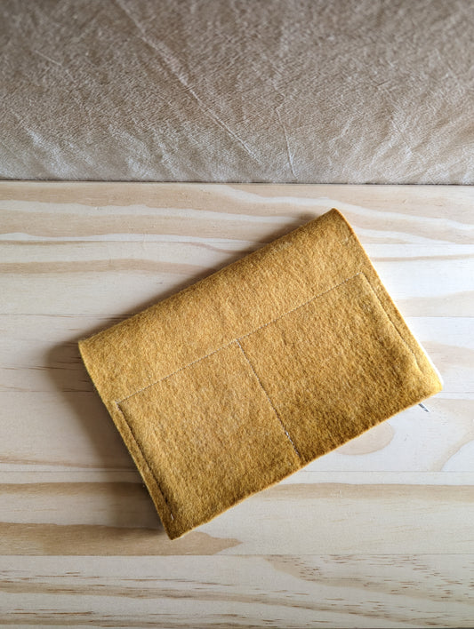 Pouch for interchangeable needles