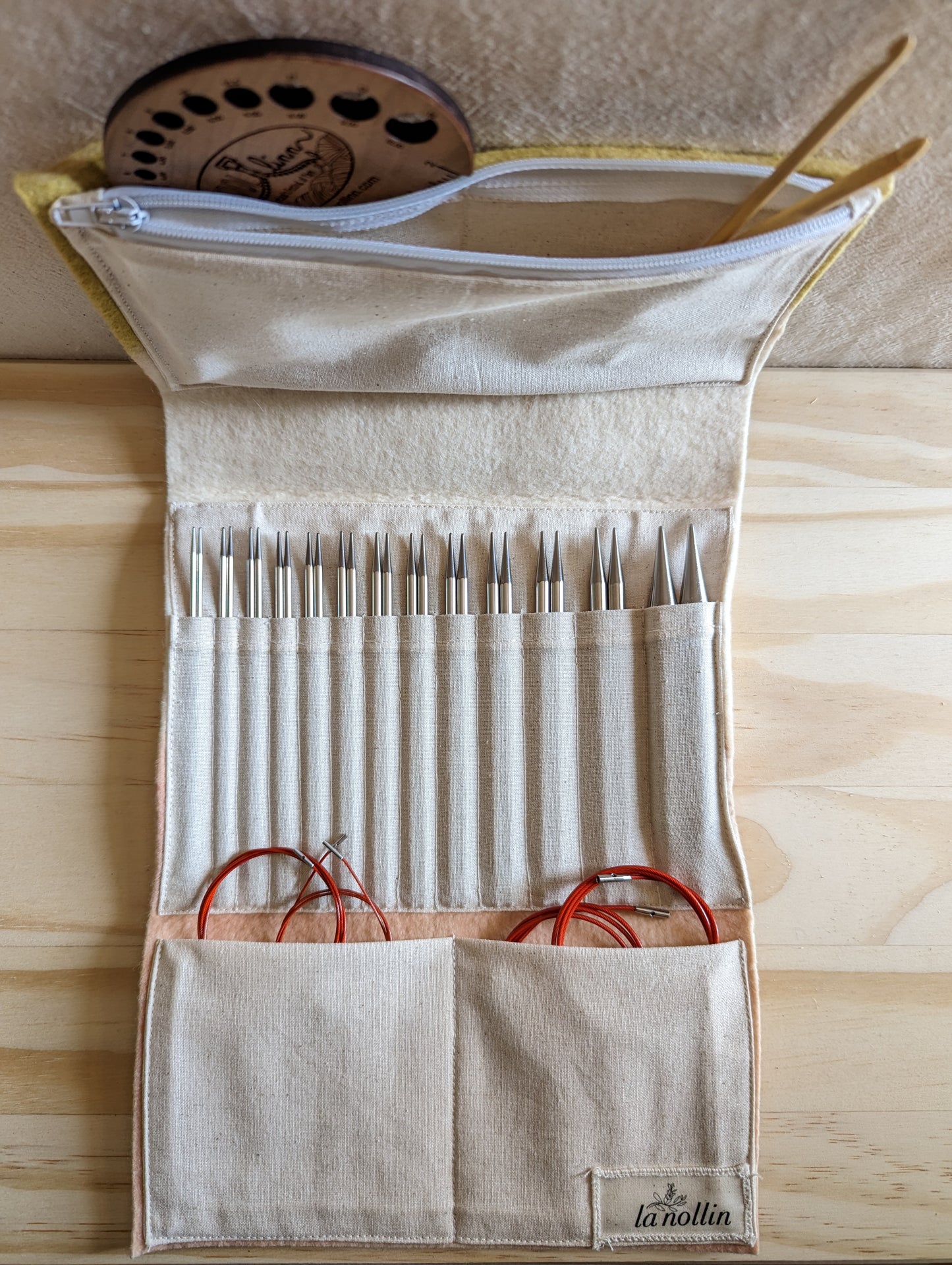Pouch for interchangeable needles