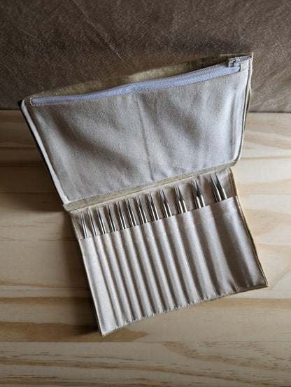 Pouch for interchangeable needles